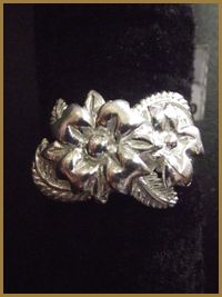 ANEL PRATA COM DETALHE EM FLOR